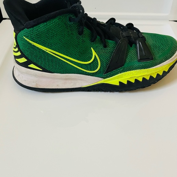 Nike Kyrie - Picture 5 of 8